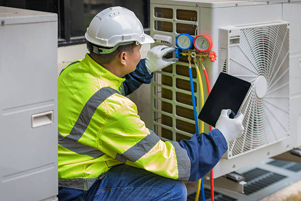 Professional Hvac technician working in Edinburg, TX